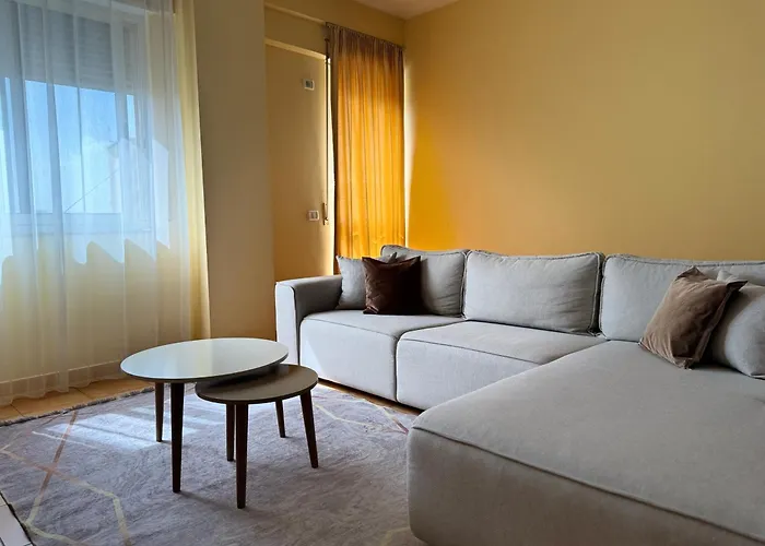 Cozy In Center * تيرانا