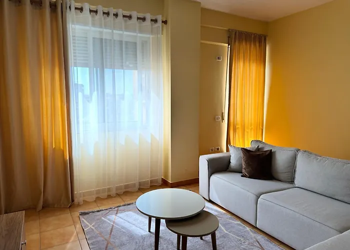 Cozy In Center تيرانا