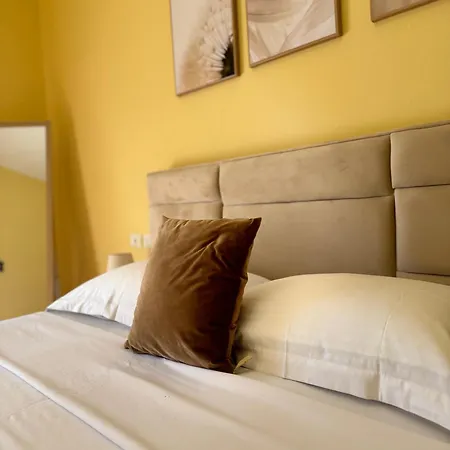 Cozy In Center Daire Tiran